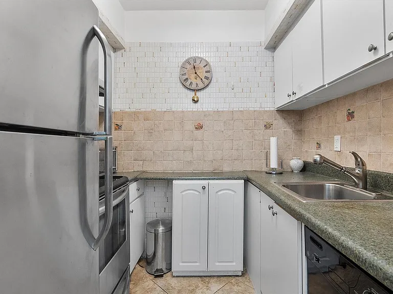500 Layne Blvd #18 — Photo 4