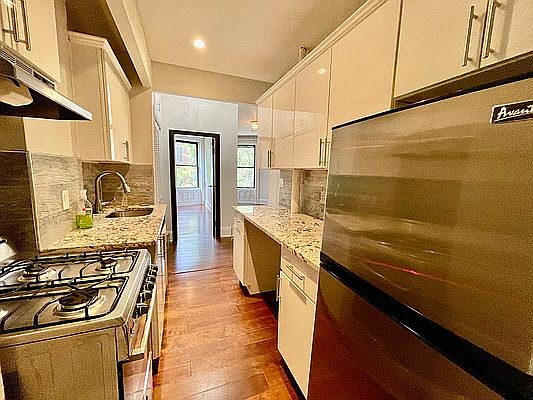 3rd image of 321 W 89th St APT 6