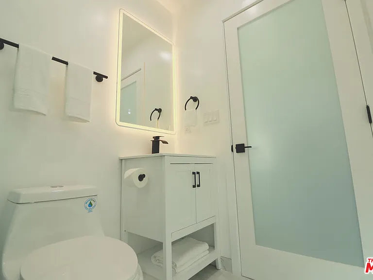 345 Huntley Dr — Photo 11