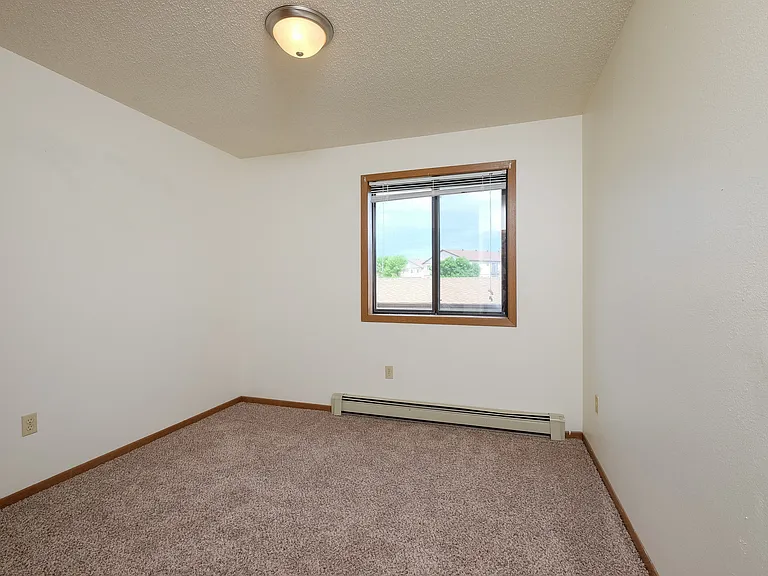 Fargo, ND Carlton Place Apartments | Bedroom