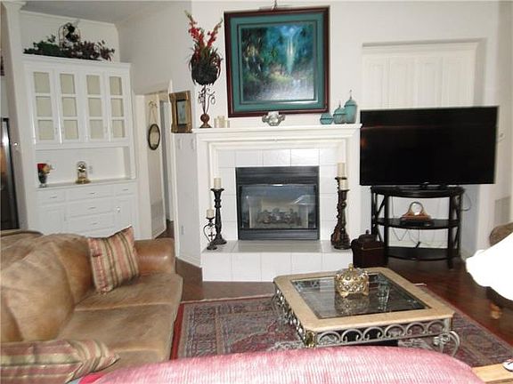3rd image of 767 Village Green Dr