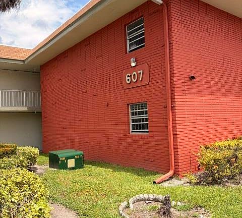 2nd image of 607 S State Road 7 APT 1G
