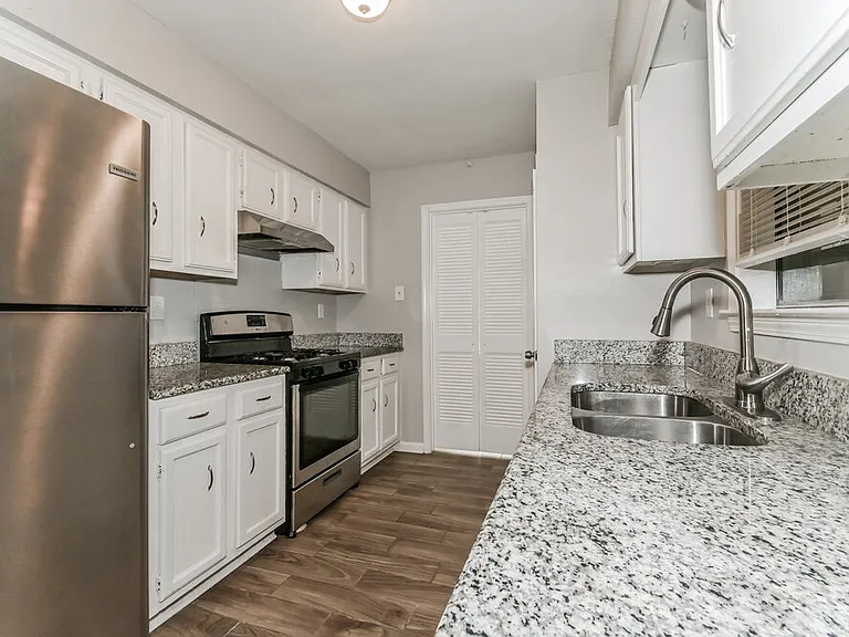 8182 Valley Ridge Trl — Photo 7