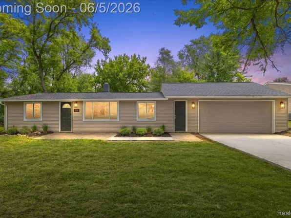 2148 Hoeft Dr, Commerce Township, MI 48390