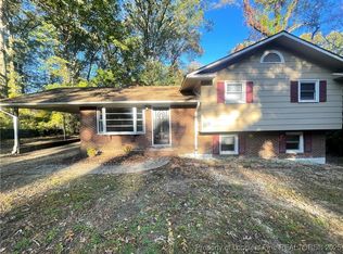 1025 N Hill Rd, Fayetteville, NC 28303