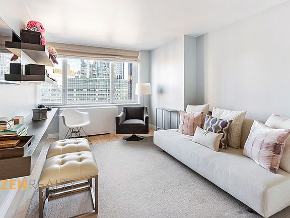 3rd image of 322 W 57th St APT 41D