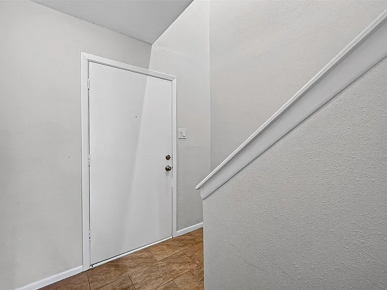 7932 Grow Ln — Photo 8