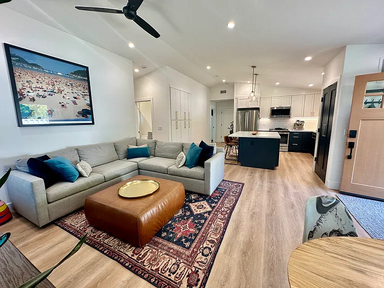 1717 Cottonwood Ln — Photo 1