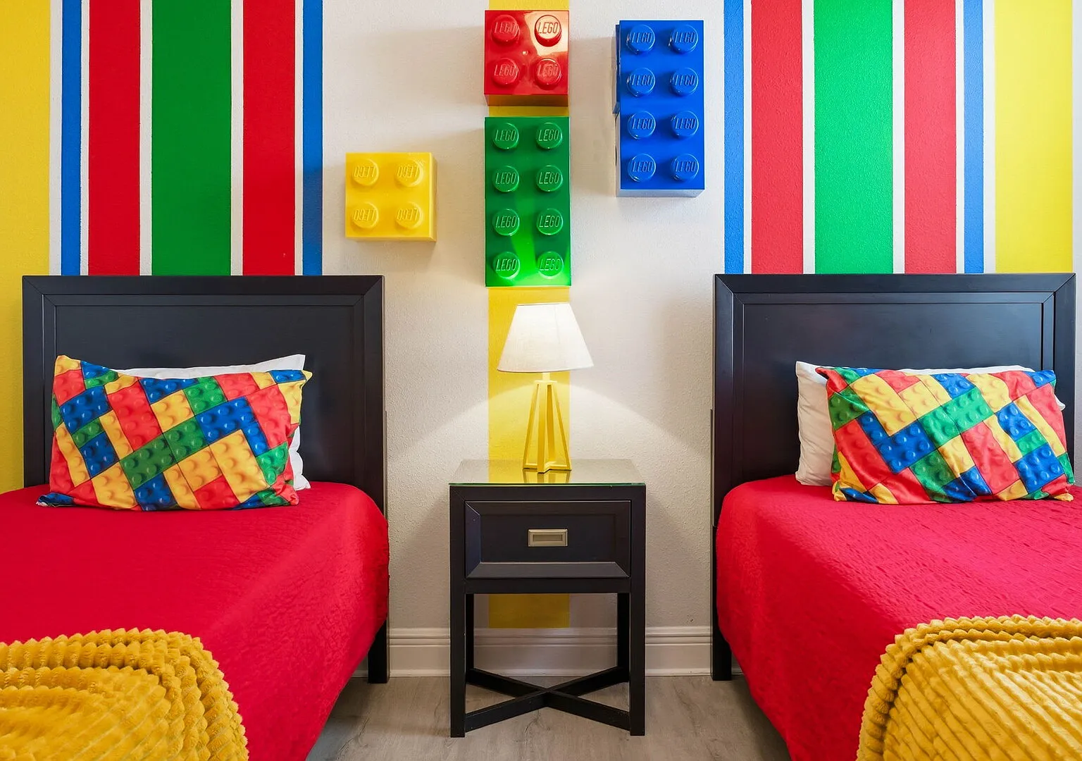 Chic 8BR All Suites with Pool and Game Room — Photo 3