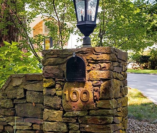 4th image of 100 Westcliff Rd