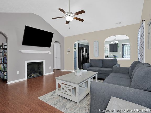 3rd image of 570 Broad Dr
