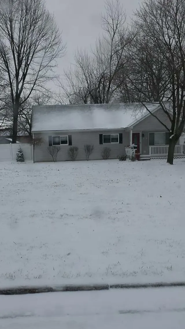 1605 Goffe St photo 1