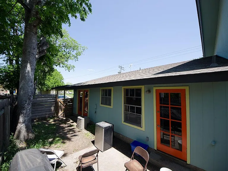 6900 Manor Rd #B — Photo 12