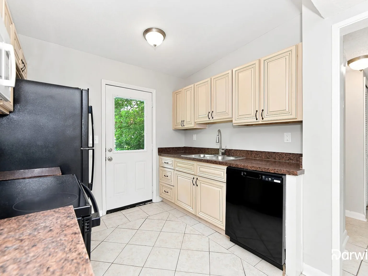 4 bed, 2.0 bath, 1282 sqft, $1,930 — Photo 4