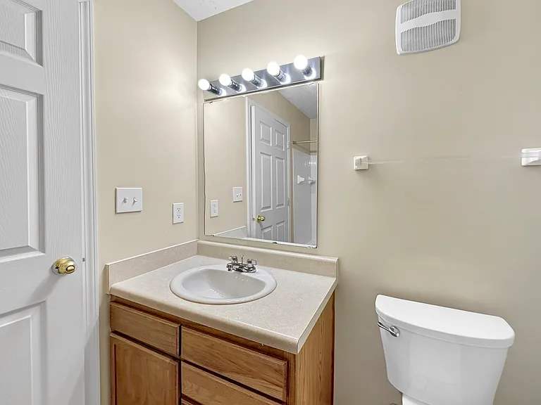 Alison Pointe Apartments — Photo 52