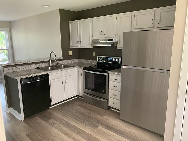 1517 Winters Hill Cir — Photo 3
