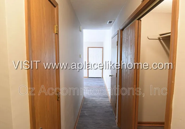 119 SE Greystone Dr — Photo 11