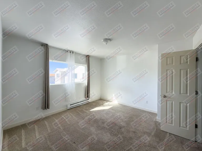 1409 E 12th St — Photo 23