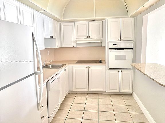 5th image of 19380 Collins Ave APT 1411