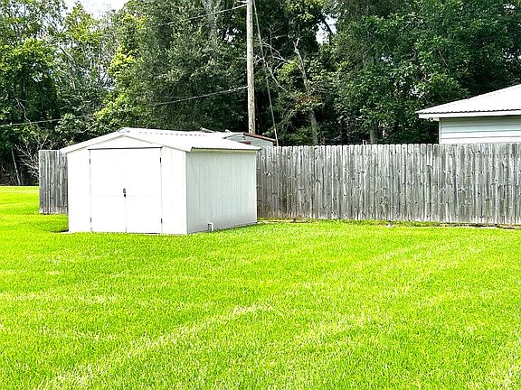 4th image of 809 Schriever St