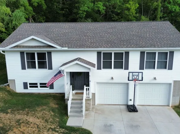 8 Berkley Dr, Athens, OH 45701