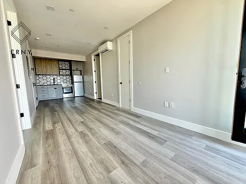 1565 New York Ave Photo 1