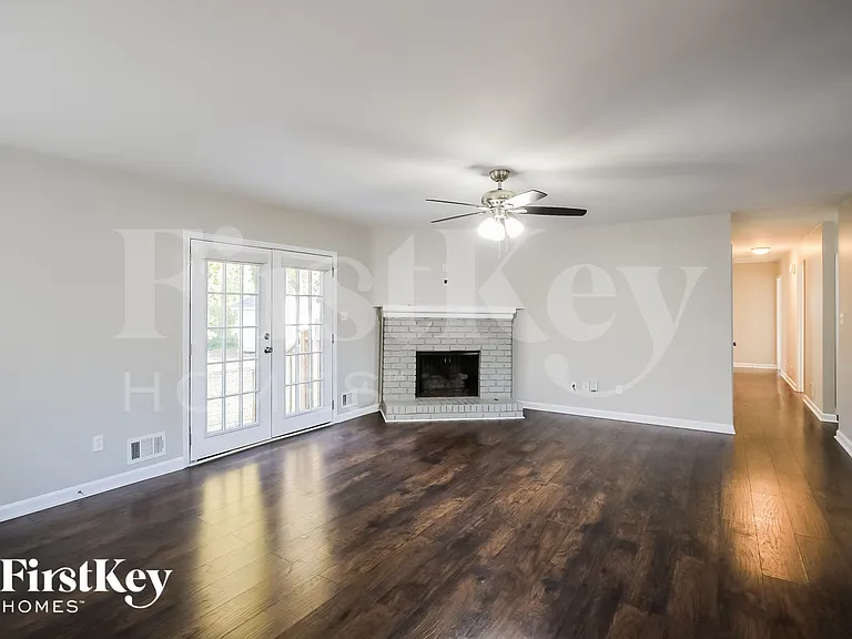 61 Vanya Ln SE — Photo 3