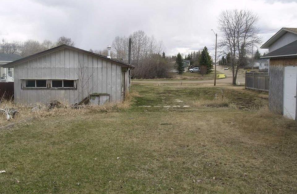 2nd image of 4912 47th St