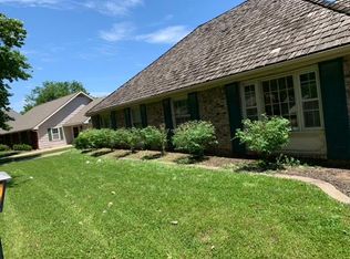 552 Schwarz Rd, Lawrence, KS 66049