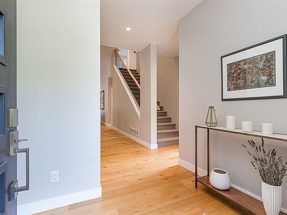 4th image of 3845 Glen Oaks Dr