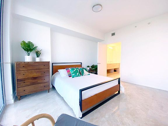 5th image of 16385 Biscayne Blvd Unit 716