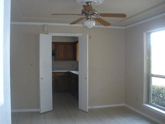 2nd image of 2309 Oakwood Dr