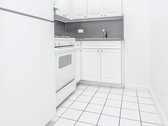4th image of 2186 5th Ave APT 14J