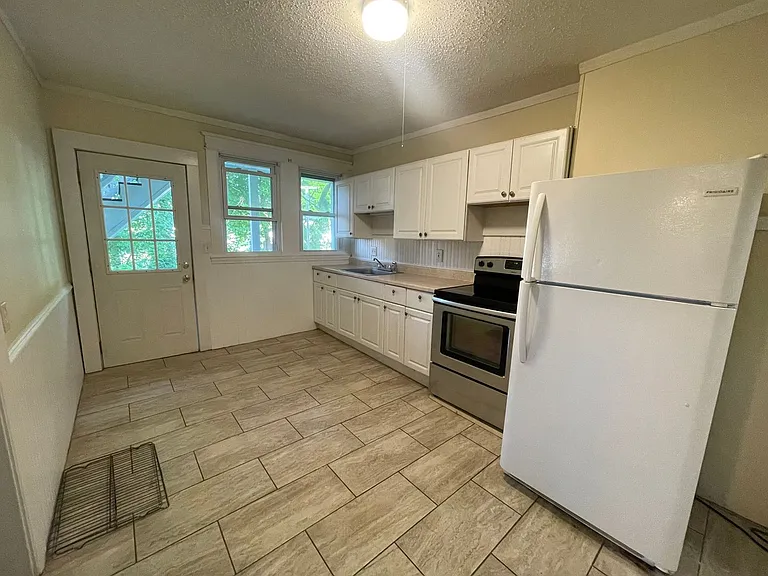 111 Benedict Rd — Photo 3