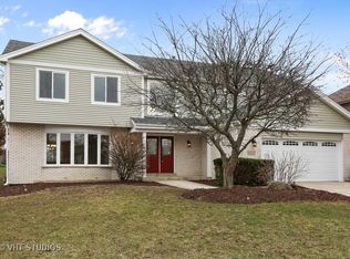 8433 Creekside Ln, Darien, IL 60561