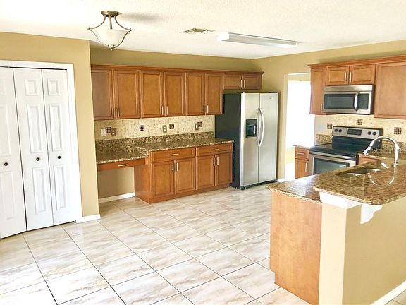 5th image of 3276 Amberley Park Cir