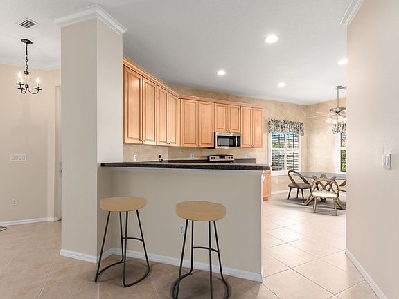 5th image of 341 SW Coconut Key Way