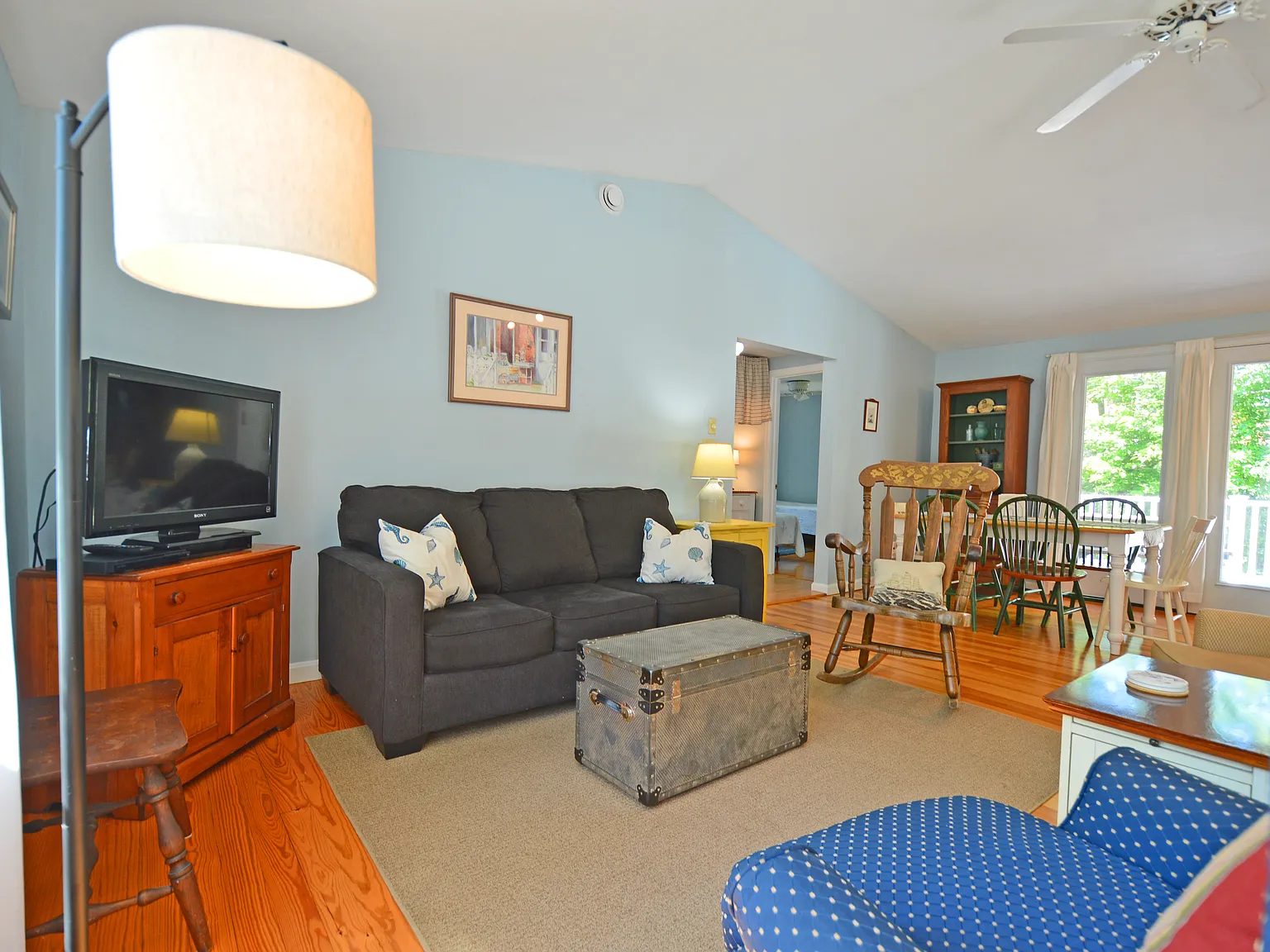 2 bed, 823 sqft, $1,900 — Photo 2
