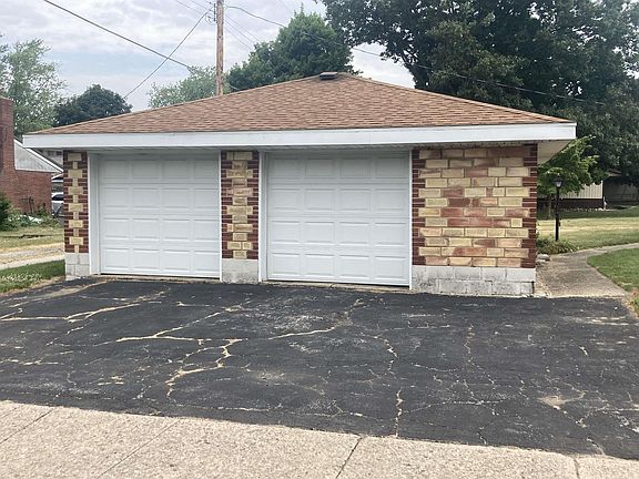 3rd image of 419 S Bowen Ave