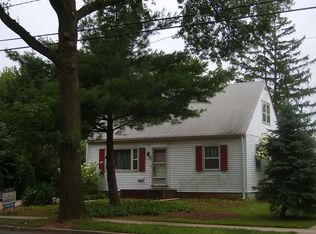 560 Valley Rd, Clark, NJ 07066