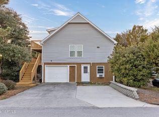 107 E Bryan St, Emerald Isle, NC 28594