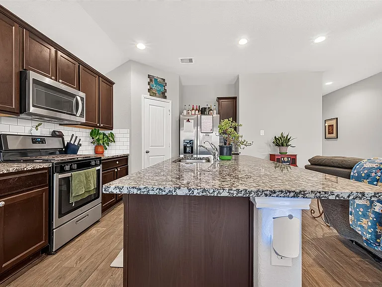 811 Petunia Falls Ln — Photo 15