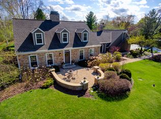 10929 Hidden Valley Dr, Cedarburg, WI 53012