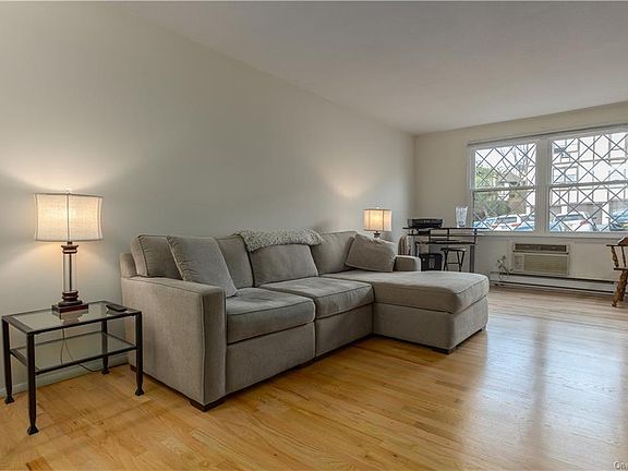 3rd image of 496 Sierra Vista Ln