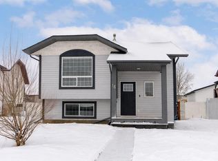 16 S Johnson Close, Penhold, AB T0M1R0