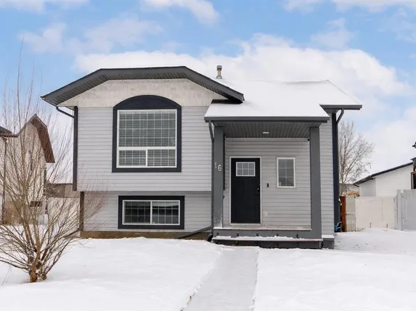 16 S Johnson Close, Penhold, AB T0M 1R0