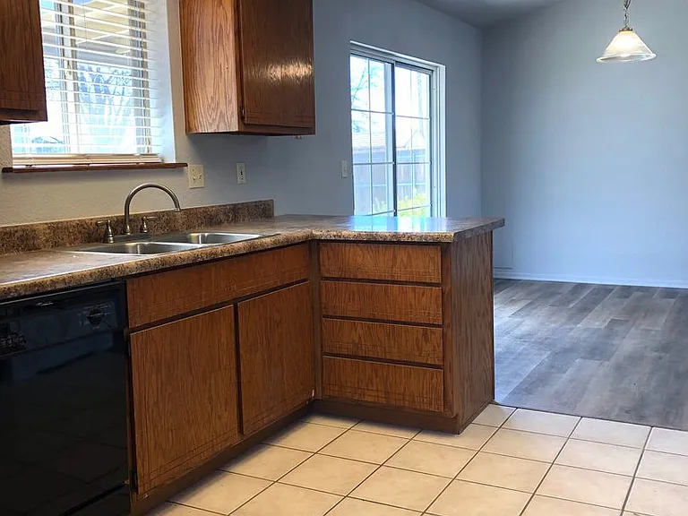 3523 N Dale Dr — Photo 14