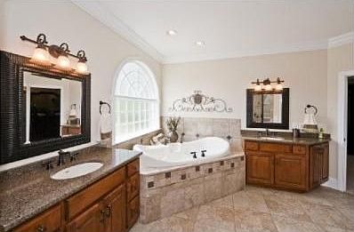 3rd image of 5237 Walkercrest Ln