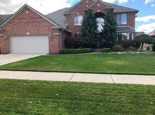 21350 Brooklyn Bridge Dr, Macomb, MI 48044