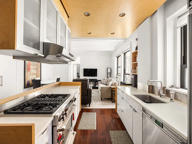 120 W 58th St #6D — Photo 3